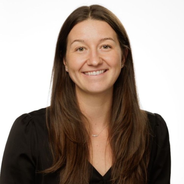 Cali Schott headshot